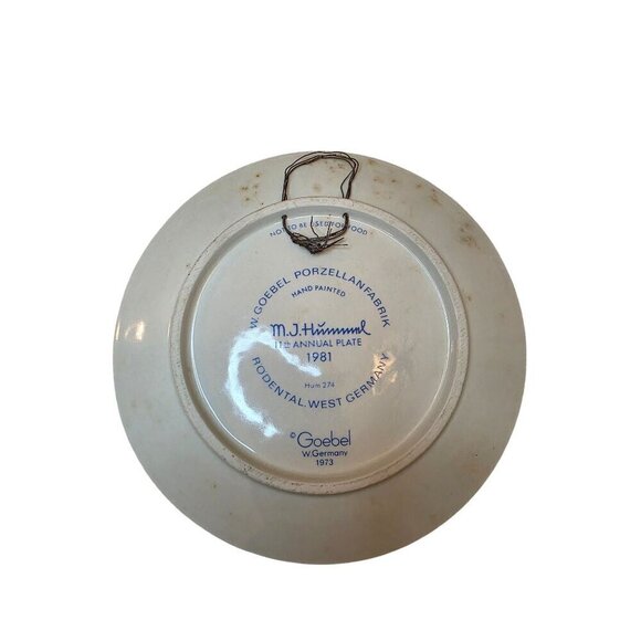 M.J. Hummel 1981 Annual Plate Hum 271 Hand-Painted Goebel Porcelain Germany - Picture 6 of 9